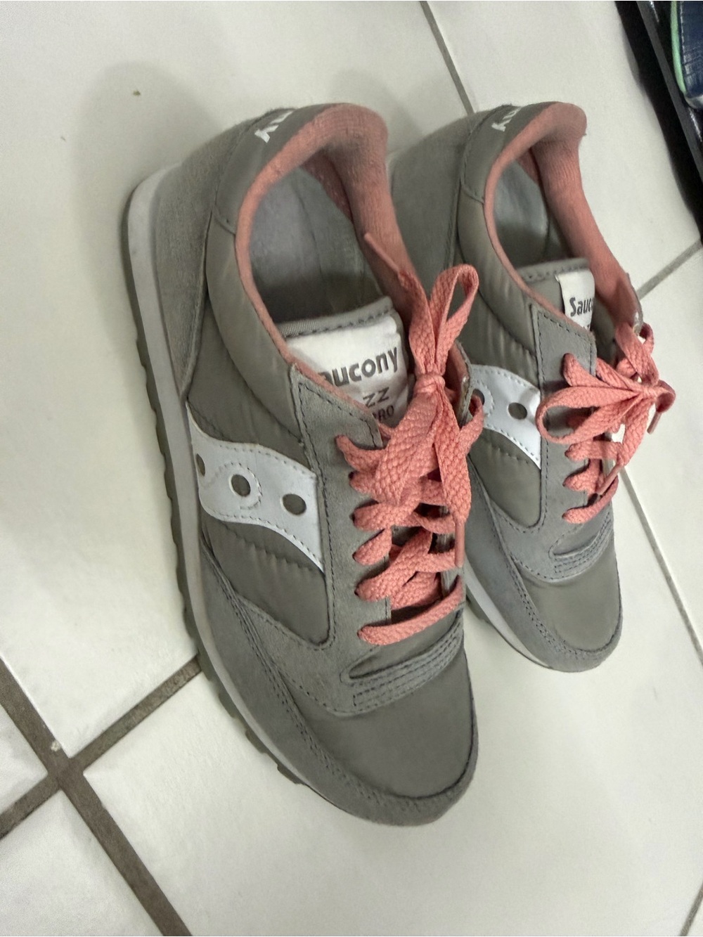 Saucony Gray and Pink Women's Retro Trainer